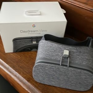 Google Daydream View VR—headset only